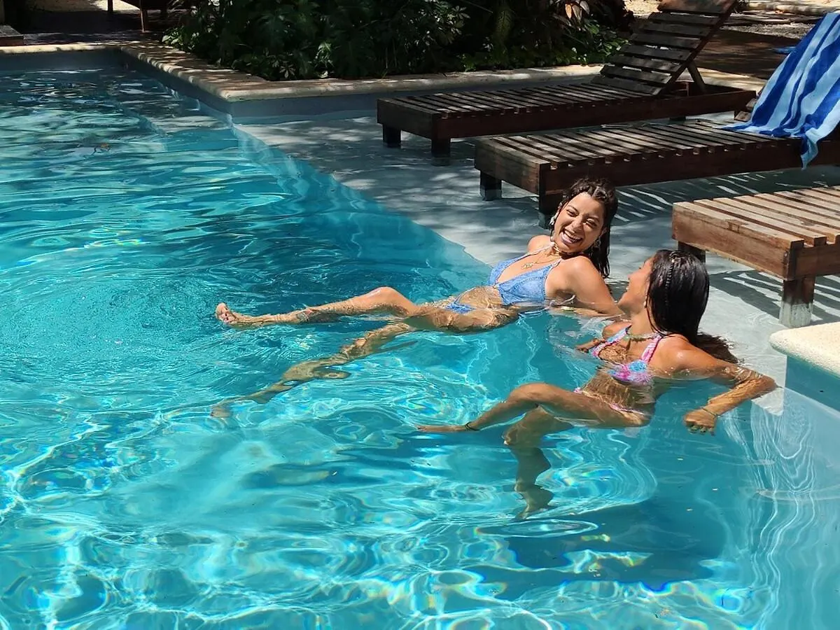 Jacuzzi Retreat Sunrise Haven Διαμέρισμα Τουλούμ